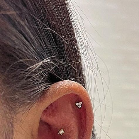 Kevin on Instagram: "Had the pleasure of doing this tragus and contra conch piercing a couple of weeks back ❤️. Swipe for guess the piercer (it’s @beth_piercer) . . . Pierced at @mariatash @libertylondon #mariatash #piercing #piercingideas #lobe #lobepiercing #tragus #traguspiercing #contraconch #cureatedear #gold #diamond #jewellery #londonstyle #londonfashion #soho #carnabystreet #london #piercer #ukpiercer" Contraconch Piercings, Contra Conch Piercing, Contra Conch, Maria Tash, Cool Piercings, Lobe Piercing, Conch Piercing, Tragus Piercings, Diamond Jewellery