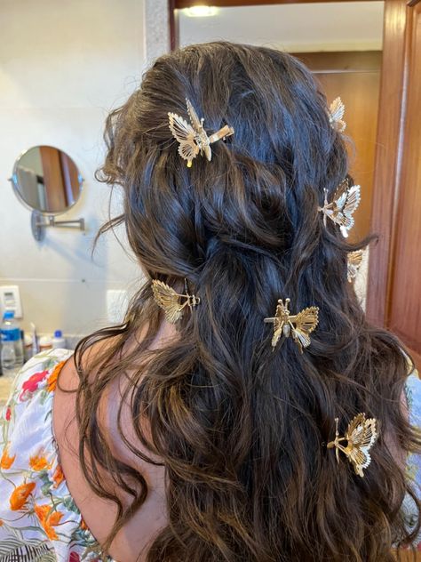 Butterfly clips for a garden wedding. Butterfly Prom Dress Short, Butterfly Curly Hairstyles, Curly Hair With Butterflies, Gold Butterflies In Hair, Butterfly Aesthetic Jewelry, Butterfly Hair Decor, Butterfly Hair Ideas, Prom Hairstyles Butterfly Clips, Hair Styles With Butterflies