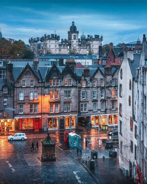 EDINBURGH CLICKS | SCOTLAND on Instagram: “📸 Photo by @giz.k 🥇🏆 🏴󠁧󠁢󠁳󠁣󠁴󠁿 ⁣⁣⁣⁣⁣ Selected by @pandeyrr Please check out @ScotlandClicks ❤️ ⁣ 🥇🏆CONGRATULATIONS 🏆🥇⁣⁣⁣⁣⁣⁣⁣⁣⁣ 💐❤️ BEAUTIFUL…” Cottage Vibes, Edinburgh Hotels, Edinburgh Uk, New Orleans City, Athens City, Vancouver City, Singapore City, Edinburgh City, Rome City