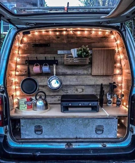 Van Conversion Kitchen Ideas - 15 Creative Layouts Van Conversion Kitchen, Kombi Food Truck, Hiace Camper, Camper Van Kitchen, Vw T3 Syncro, Minivan Camper Conversion, T3 Vw, Kombi Motorhome, Minivan Camping