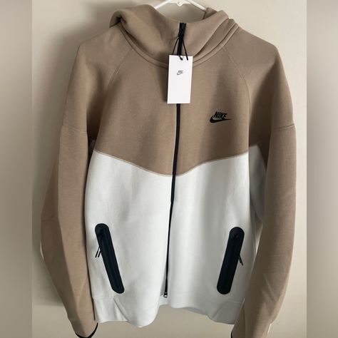 Nike Sportswear Tech Fleece L Windrunner Men Zip Hoodie White Khaki Tan Fb7921 Brand New Bought From Nike Nike Tech Fleece Hoodie, Off White Hoodie, Sports Outfits, Tech Fleece Hoodie, Nike Sportswear Tech Fleece, Tech Hoodie, Shirts Nike, Nike Fit, Photo Insta