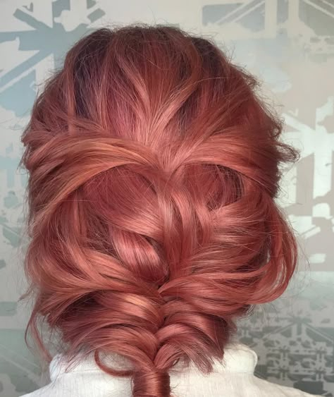 Sadie did this colour today!  On trend as ever … Copper Rose Hair, Dark Peach Hair Color, Dark Peach Hair, All Pink Hair, Hair Inspiration 2022, Autumnal Hair, Salmon Hair, Copper Peach Hair, Hair Dye Inspiration