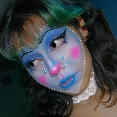 Extreme Face Painting, Old School Clown Makeup, Blue Clown Costume, Cool Makeup Looks Creative Full Face, Purple Clown Makeup, Blue Clown Makeup, Heart Clown Makeup, Pastel Clown Makeup, Cool Clown Makeup