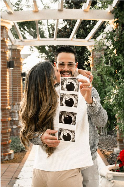 Baby Reveal Picture Ideas, We’re Expecting Photos, Winter Baby Announcement Photoshoot, Baby Anouncment Ideas Photoshoot, Baby Announcement Photoshoot Winter, Fall Pregnancy Photoshoot Announcement, Pregnancy Photoshoot Announcement, Modern Pregnancy Announcement, Pregnancy Anouncment Ideas Photoshoot