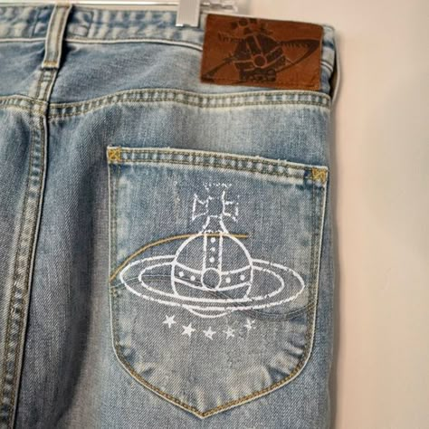 Rare Vivienne Westwood x Lee Orbe Jean Vivienne Westwood Pieces, Vinnie Westwood, Vivienne Westwood Y2k, Vivienne Westwood Outfit, Vivienne Westwood Denim, Jeans With Designs, Vivienne Westwood Clothes, Vivienne Westwood Pants, Vivienne Westwood Style