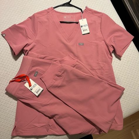 FIGS SCRUB SET CHALK PINK SIZE LARGE NWT NEVER WORN Doctor Things, Med Vet, Pink Scrubs, Cute Scrubs, Nurse Stuff, Figs Scrubs, Med Student, Pediatric Nursing, Scrub Sets