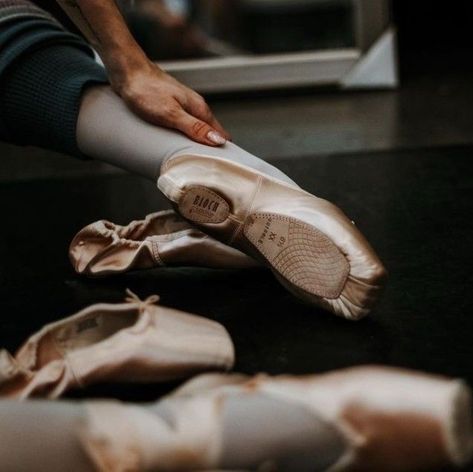 Bloch Australia on Instagram: "With over 20 styles of pointe shoes, Bloch's personalised fitting service is sure to make every dancer feel on top of their game. @_dayet91 wears custom Bloch pointe shoes. Which style do you wear? Find your shoe buddy in the comment section!" Bloch Pointe Shoes, Pointe Shoes, Dancer, Ballet, Finding Yourself, Australia, How To Wear, On Instagram, Instagram