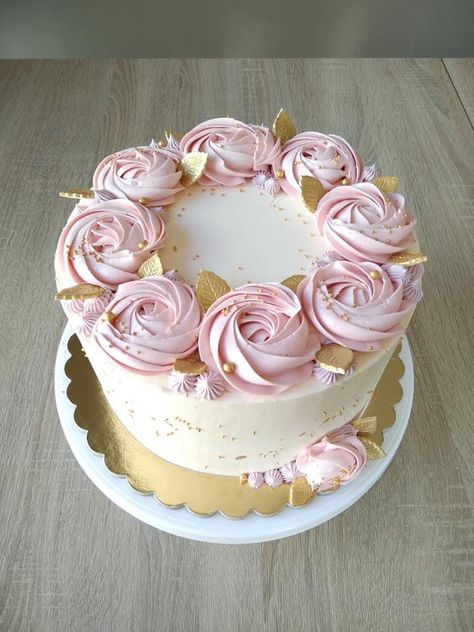 Female Birthday Cake Ideas For Women, Pretty Cakes For Women Birthdays Simple, Pretty Cakes For Women, Pretty Birthday Cakes For Women, Pretty Cakes For Women Birthdays, Cakes With Roses, Simple Floral Cake, Birthday Cake For Women Elegant, Birthday Cake Buttercream