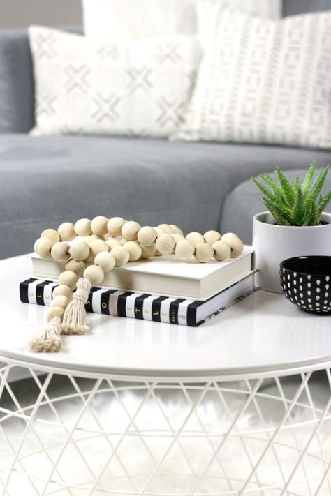 Diy Wood Bead Garland, Beads Projects, Tassels Diy, Diy Bohemian, Wood Beads Diy, Simple Dining Table, Natural Wood Texture, Pattern Bowl, Boho Inspiration