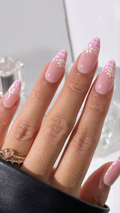 South Of France Nails, Classy Gel Nails, Natrual Nails, Cutest Nails, Cute Almond Nails, Almond Gel Nails, Hair Twists, Girly Acrylic, Nail Looks