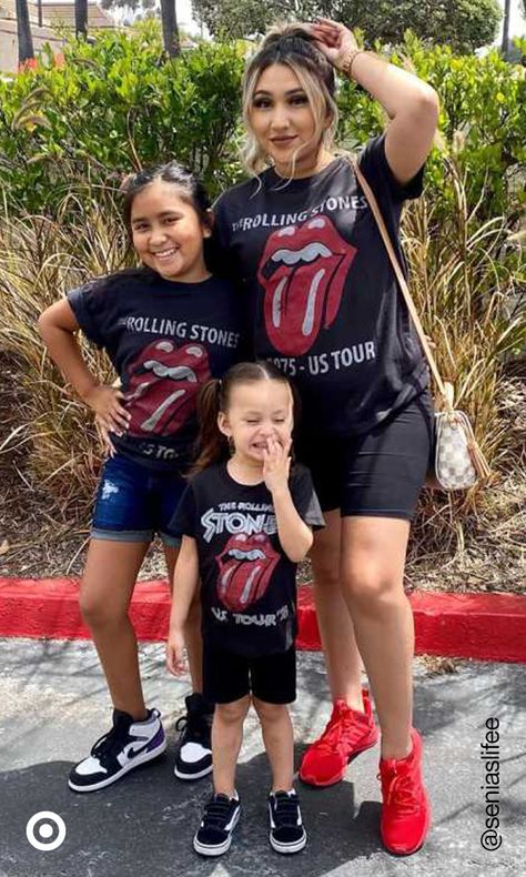 Find family outfit ideas like matching graphic tees for cute photo ops & summer picnics. Comfortable Nashville Outfits, Mommy Daughter Outfits, Daughter Outfits, Summer Picnics, Cute Couple Outfits, Mommy And Me Outfits, Cute Swag Outfits, Baddie Outfits Casual, Couple Outfits