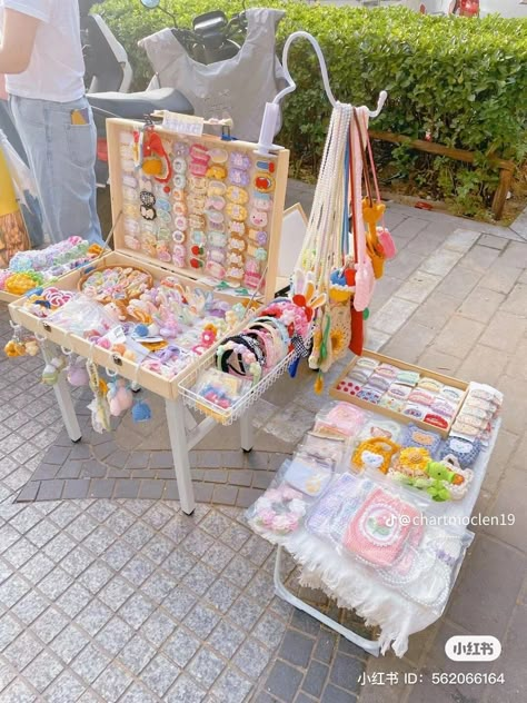 Crochet Store Display, Crochet Stand Ideas, Crochet Market Set Up, Crochet Vendor Display, Crochet Market Setup, Craft Stall Display Ideas, Crochet Booth, Market Setup, Craft Stand