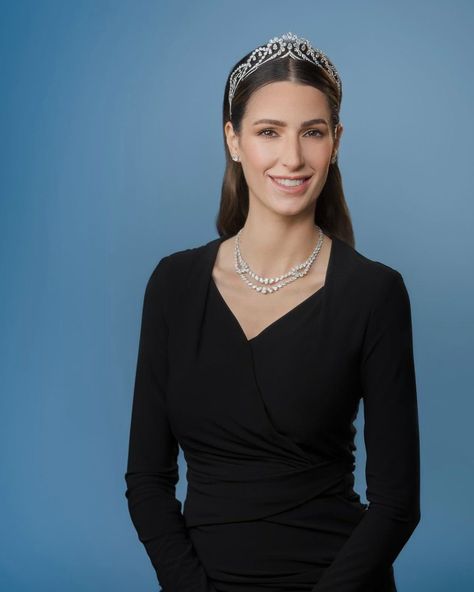 (1) CoutureAndRoyals on X: "#NEW The Royal Hashemite Court has released the first official tiara portrait of Princess Rajwa Al Hussein in honour of her 30th birthday today! 👑 She is wearing her Wedding Tiara, which features the Arabic inscription Rajwa min Allah, which translates to “Hope from God” 🥺 https://t.co/Un2KVjIaNH" / X Rajwa Al Saif Style, Princess Rajwa, Jordan Royal Family, Queen Rania, Birthday Today, Royal Families, Wedding Tiara, Crown Princess, Royal Fashion