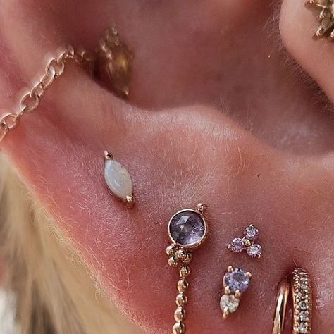 Different Lobe Piercings, Stacked Lobes Piercing, Ear Lobe Stack, Double Stacked Lobe Piercing, Stacked Ear Lobe Piercing, Piercings 2023, Lobe Piercing Ideas, Stacked Lobes, Third Lobe Piercing