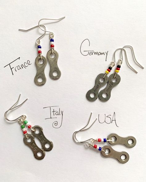 Bicycle Recycle Ideas, Bicycle Chain Crafts, Bike Chain Jewelry, Grit Activities, Bike Chain Art, Hardware Jewelry Diy, Bike Craft, Bicycle Jewelry, Bike Jewelry