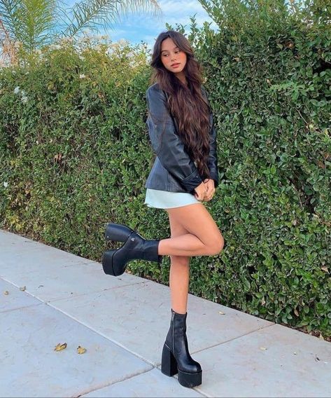 Outfit Botas, Basic Girl, Beauty Aesthetic, Model Inspo, Brunette Girl, Glamour Fashion, Fashion Fits, Teen Fashion Outfits, Boots Outfit