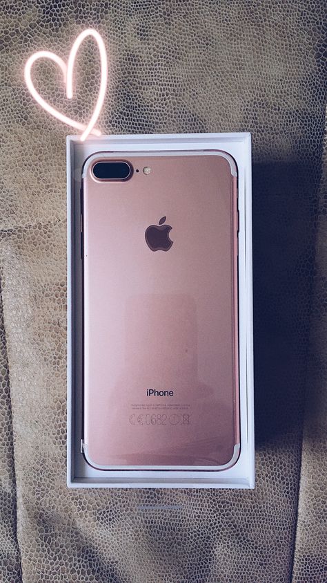 Iphone 7 plus rose gold Iphone 7plus Rose Gold, Gold Iphone 7 Plus, Rose Gold Aesthetic, Rose Gold Iphone, Iphone Obsession, Iphone Pictures, Gold Iphone, Apple Phone Case, Apple Laptop