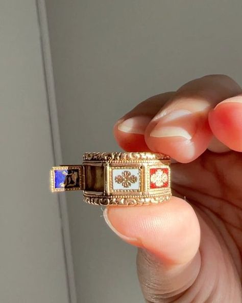 Mouse on Instagram: "RARE Georgian era (early 1800s period) wide band ring newly listed on the website. Here it is in action - amazing fabrication with the hinged panels in multi colored enamel opening to reveal gothic font letters on the inside. Special piece! 🐭 . . . . . . . . . #ringoftheday #jewelryaddict #jewelryobsessed #victorianrings #georgianrings #signetring #antiquering #poisonring #mourningring #mourningjewelry #locketring #locket #enamelring #antiqueenamel #museumjewelry #specialring #jewelsofdistinction #enameljewelry #floralring #ooak #ooakjewelry #ooakring #oneofakindjewelry #rarering #stackablerings #stackablebands #heavygold #wideband #georgianring #georgianjewelry" 1800 Jewelry, Unique Engagement Rings Vintage Antiques, Edwardian Rings, Ring Locket, Vintage Ruby Ring, Vintage Gold Jewelry, Antique Gold Rings, Georgian Ring, Dope Jewelry Accessories