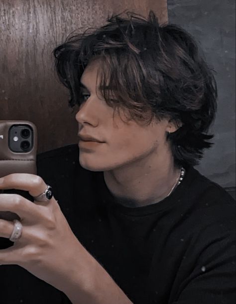 Boyfriend Haircut, Wavy Mid Length Hair, Boyfriend Hair, Iphone Image, Mens Haircuts Short Hair, Mens Hairstyles Thick Hair, Wavy Hair Men, Faded Hair, Wavy Haircuts