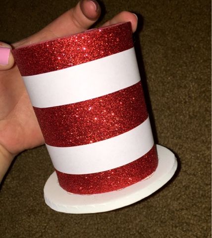 DIY Dr. Seuss Cat in the Hat Costume Dr Suess Hats, Dr Seuss Diy Costumes, Seuss Costumes, Cat In The Hat Costume, Deco 2023, Dr Seuss Costumes, Teacher Diy, Dr Seuss Hat, Dr Seuss Activities