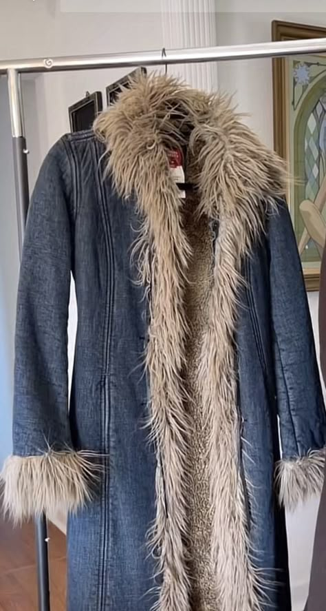 Faux Fur Trim Coat Outfit, Denim Long Coat Outfit, Denim Penny Lane Coat, Denim Fur Jacket Outfit, Y2k Cowgirl, Fur Jacket Outfit, Long Coat Outfit, Faux Fur Trim Coat, Diy Coat