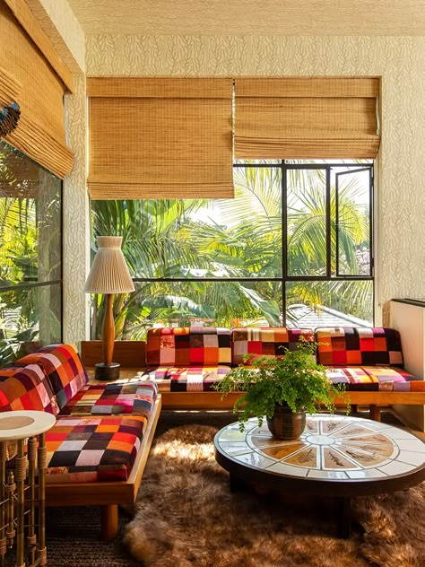 Cool Living Room, Venice Beach House, Tiled Coffee Table, Outdoor Dining Room, Bamboo Blinds, Bamboo Shades, Built In Furniture, George Nelson, Al Fresco Dining