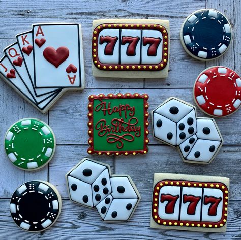 Poker Themed Cookies, Casino Themed Cookies, Casino Theme Desserts, Casino Desserts, Fathers Day Sugar Cookies, Cozy Birthday Party, 21st Birthday Cookies, 21st Birthday Vegas, Card Cookies