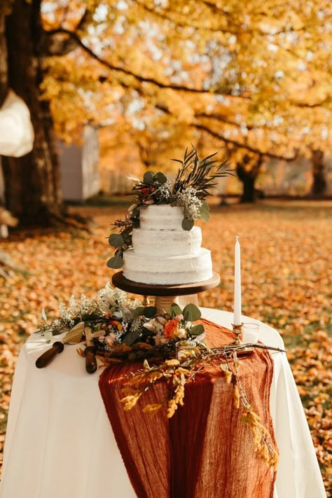 Orange Gauze Table Runner, Terracotta Wedding Cake Table, Rust Cheesecloth Table Runner Wedding, Fall Bride And Groom Table, October Wedding Ideas Outdoor, Rust Wedding Party, Autumn Wedding Ideas October, October Wedding Cake, Autumn Wedding Table Decorations