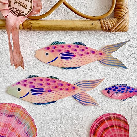 Fish! 🐠🐟🐠 I’m dreaming up some new bits and pieces to make out of wood…Are there any themes or objects that would pique your interest aside from the fish and shells I already have? I’d love to know! ✨ #fishart #cornwallartist #nauticalart #marineanimals #fishlover #woodenfish #oceanlife #inspiredbynature_ Fish Decorations, Magical Ocean, Working Drawing, Wooden Fish, Beach Theme Decor, Fish Wall Art, All Fish, Ocean Decor, Fishing Decor