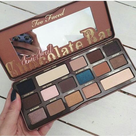 Chocolate Bar Makeup, Too Faced Chocolate Bar, Bar Palette, Chocolate Bar Palette, Too Faced Chocolate, Makeup Pallets, High End Makeup, Too Faced Makeup, Kiss Makeup