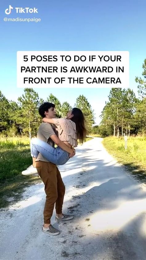 How To Take Pictures Of Your Girlfriend, Picture Poses For Private Couples, Picture Poses Ideas With Boyfriend, Relationship Poses Photography, Tips For Taking Couple Photos, Poses For Shy Couples Photoshoot, Simple Couple Poses Casual Selfie, Self Taken Couple Pictures, How To Take Your Own Engagement Photos