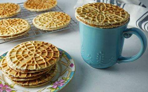 Stroopwafel Recipe, Coconut Pecan Cookies, Pizzelle Recipe, Breakfast Cookie, Waffle Iron Recipes, Lace Cookies, Spritz Cookies, Cinnamon Cookies, Coconut Pecan