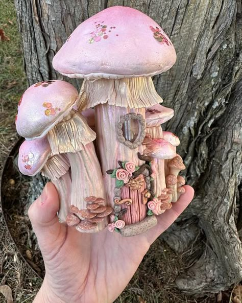 Polymer Clay Halloween, Clay Fairy House, Mushroom Crafts, Beaded Flowers Patterns, Fairy Garden Designs, Mushroom Fairy, Clay Fairies, Pottery Workshop, Clay Crafts Air Dry