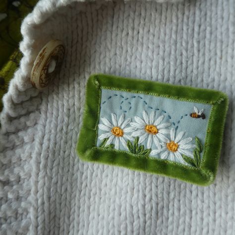 Embroidered Brooches, Diy Embroidered Brooch, Gold Embroidered Brooches For Gifts, Bees Textiles, Bee Brooch Handmade, Felt Flower Pins Brooches, Fabric Brooch, Fabric Postcards, Punch Needle Embroidery