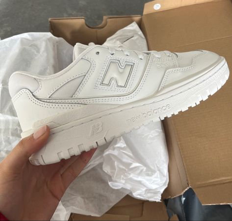 Nb 550, New Balance 550s, White Summer Outfits, Pretty Sneakers, New Balance White, Balance 550, Shoes Outfit Fashion, Cute Sneakers, Hype Shoes