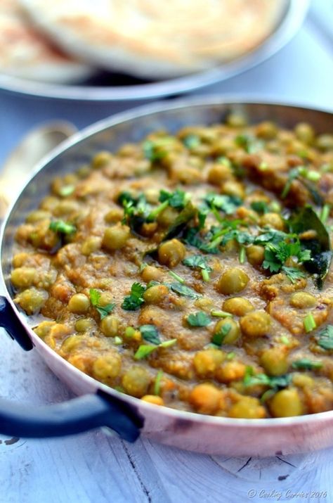 Green Peas Masala Curry: This delicious and creamy Kerala style Peas Masala Curry made with dried green peas, spices and coconut milk is a wonderfully simple side for chapatis, Kerala porottas or Idiappams. There was no particular moment that I fell in love with this dish. There is something about that slight sweetness and heartiness of the green peas along with the coconut and that mild heat from the spices that you cant help love. It is such a well balanced dish. And I remember always loving Peas Recipe Indian, Green Peas Recipes, Peas Recipes, Veg Curry, Goan Recipes, Kerala Food, Veg Dishes, Pea Recipes, India Food