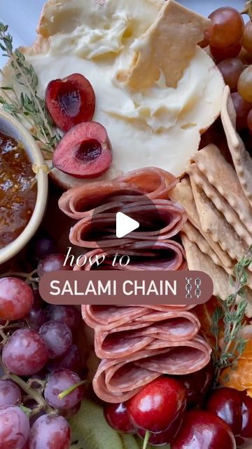 Nicolle | Cheese, Wine, Easy Appetizers & Recipes on Instagram: "Salami Chain ⛓  If you need a different way to style your salami for a charcuterie board or appetizer, here it is! 🧀☺️  Super easy way to make your salami slices look elevated on a board!   SAVE for your next charcuterie board ✅  • • • #huffposttaste #tastingtable #foodie #foodstyling #eeeeeats #gofinding #cheeseboard #wineandcheese #feedfeed #todayfood #foodandwine #TOHfoodie #tastemademedoit #eastcoastfoodies #winelover #thekitchn #foodandwine #foodart #salami" How To Fold Ham Charcuterie, Salami Chain, Meat And Cheese Tray Ideas, Salami Board, How To Make Salami, Chacuterie Board, Cheese And Charcuterie Board, Meat And Cheese Tray, Cheese Wine