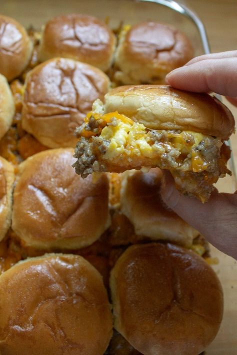 Sausage Breakfast Sliders, Egg Sausage Breakfast, Breakfast Sliders, Egg Sausage, Thanksgiving Breakfast, Breakfast Slider, Breakfast Sandwiches, Slider Recipes, What's For Breakfast