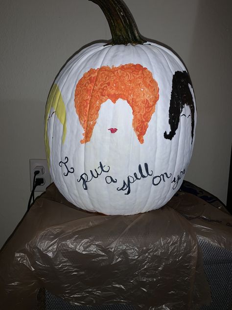 Pumpkin Painting Ideas Hocus Pocus, Hocus Pocus Painted Pumpkin, Hocus Pocus Pumpkin Painting, Hocus Pocus Pumpkin, Cute Painted Pumpkin Ideas, Pumpkin Decorations, Halloween Pumpkin Designs, Pumpkin Designs, Halloween Pumpkins Painted