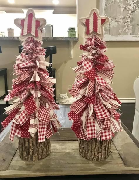 Womens Group Craft Ideas, Display Craft Show, White Christmas Tree Ideas, Crafts Simple, Christmas Rustic, Fabric Christmas Trees, Fabric Garland, Red And White Christmas, Country Christmas Decorations