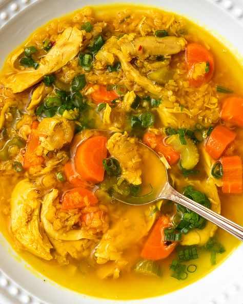 Turmeric Chicken Soup Turmeric Chicken Soup, Crockpot Casseroles, Turmeric Chicken, Healthy Detox Cleanse, Stew Chicken Recipe, Turmeric Recipes, Chowder Soup, Artisan Bread Recipes, Leek Soup