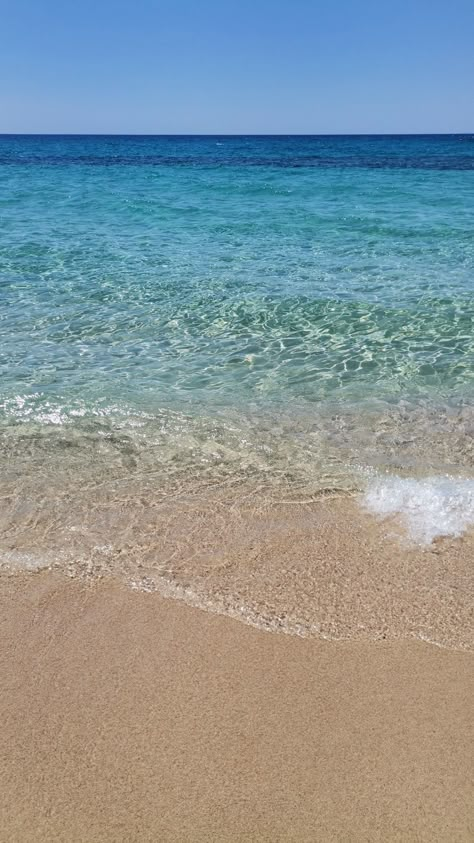 Peaceful Beach Pictures, Pretty Ocean, Marble Wallpaper Phone, Peaceful Beach, Adventure Aesthetic, Pretty Landscapes, Ocean Vibes, Beach Wallpaper, Summer Wallpaper