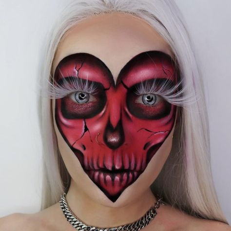 Heart Skull Makeup, Scary Valentines Day Makeup, Easy Creepy Halloween Makeup, Awesome Halloween Makeup, Maquillage Yeux Cut Crease, Holloween Makeup, Makeup Ojos, Creepy Halloween Makeup, Cute Halloween Makeup