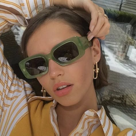 Sunnies Aesthetic, Sunglasses For Your Face Shape, Iris Law, Devon Carlson, Green Sunglasses, Cute Sunglasses, Trendy Sunglasses, Outfit Look, Winter Trends