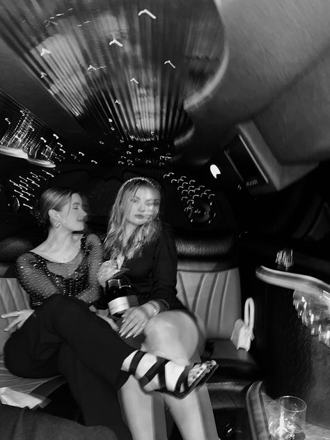 Limo Bachelorette Party, Party Limo Aesthetic, Limo Party Aesthetic, Party Bus Photoshoot, Party Bus Pictures, Limo Photoshoot, Party Bus Bachelorette, Limousine Aesthetic, Limo Pictures