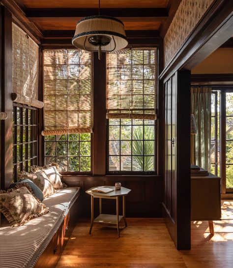 Tour a Quintessential Berkeley Craftsman With Youthful British Influences | Architectural Digest Craftsman Style Interiors Living Room, Small Craftsman Living Room Ideas, Arts And Crafts Style Interior, 1905 House Interiors, Midwest House Interior, Craftsman Style Home Decor Ideas, Craftsman Decor Interior, Modern Craftsman Bedroom, Old Craftsman Style Homes Interior