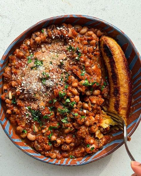 Red Red with Smoked Aubergine — rachel ama Smoked Aubergine, Recipes Lentils, Rachel Ama, Cooking Black Eyed Peas, Roasted Plantains, Pescatarian Meals, Vegan Feast, Green Pasta, Ripe Plantain