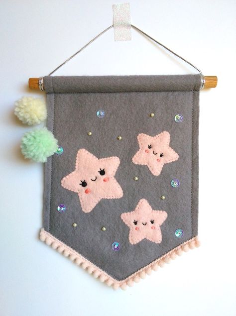 Felt Wall Hanging, Baby Mobil, Felt Crafts Patterns, Felt Crafts Diy, Felt Banner, Felt Pattern, Felt Decorations, 자수 디자인, Sewing Projects For Beginners