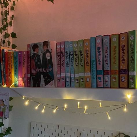 Heartstopper Book Collection, This Winter Alice Oseman Aesthetic, Heartstopper Book Nook, Nick Nelson Room, Heartstopper Painting Ideas On Canvas, Heartstopper Bookshelf, Heartstopper Aesthetic Book, Heartstopper Book Aesthetic, Alice Oseman Books Aesthetic