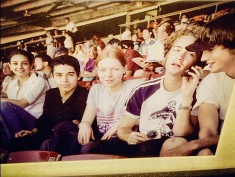 That 70’s Show… rare cast photo sitting in audience on set ( 1998 ) shared to That 70’s Show groups 7/11/21 That 70s Show Cast, Lisa Robin Kelly, Hyde That 70s Show, Kurtwood Smith, 70 Show, 70s Show, Vanessa Kirby, Laura Prepon, Wishes For Friends